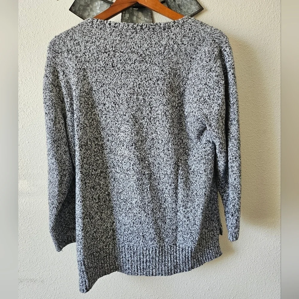 J.Jill Women's Gray Front Pockets knit Casual Chic comfy Sweater Size M.